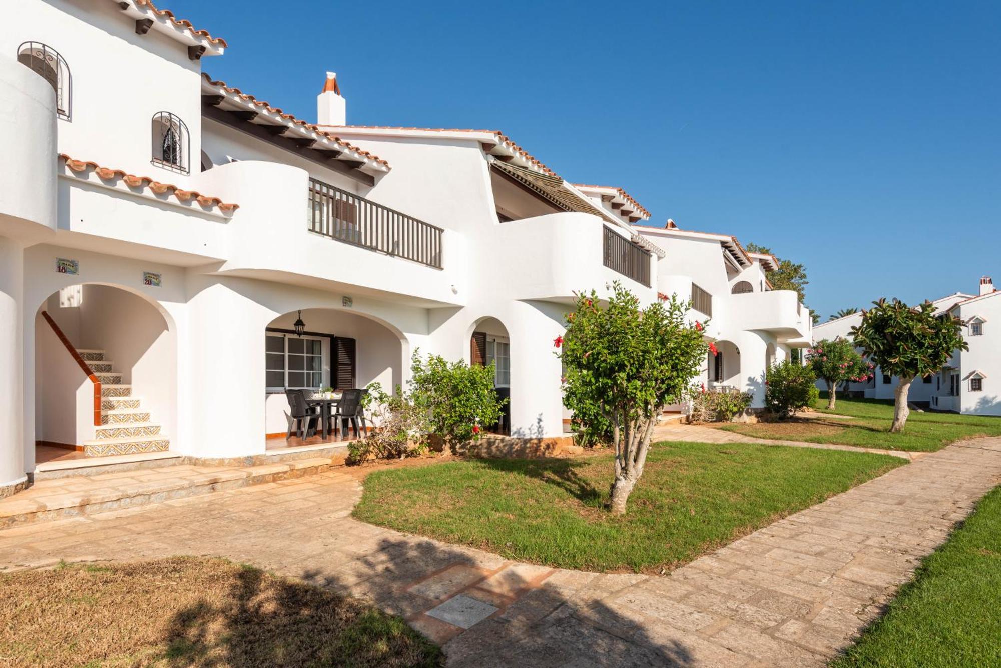 Apartamentos En Son Bou Exterior photo