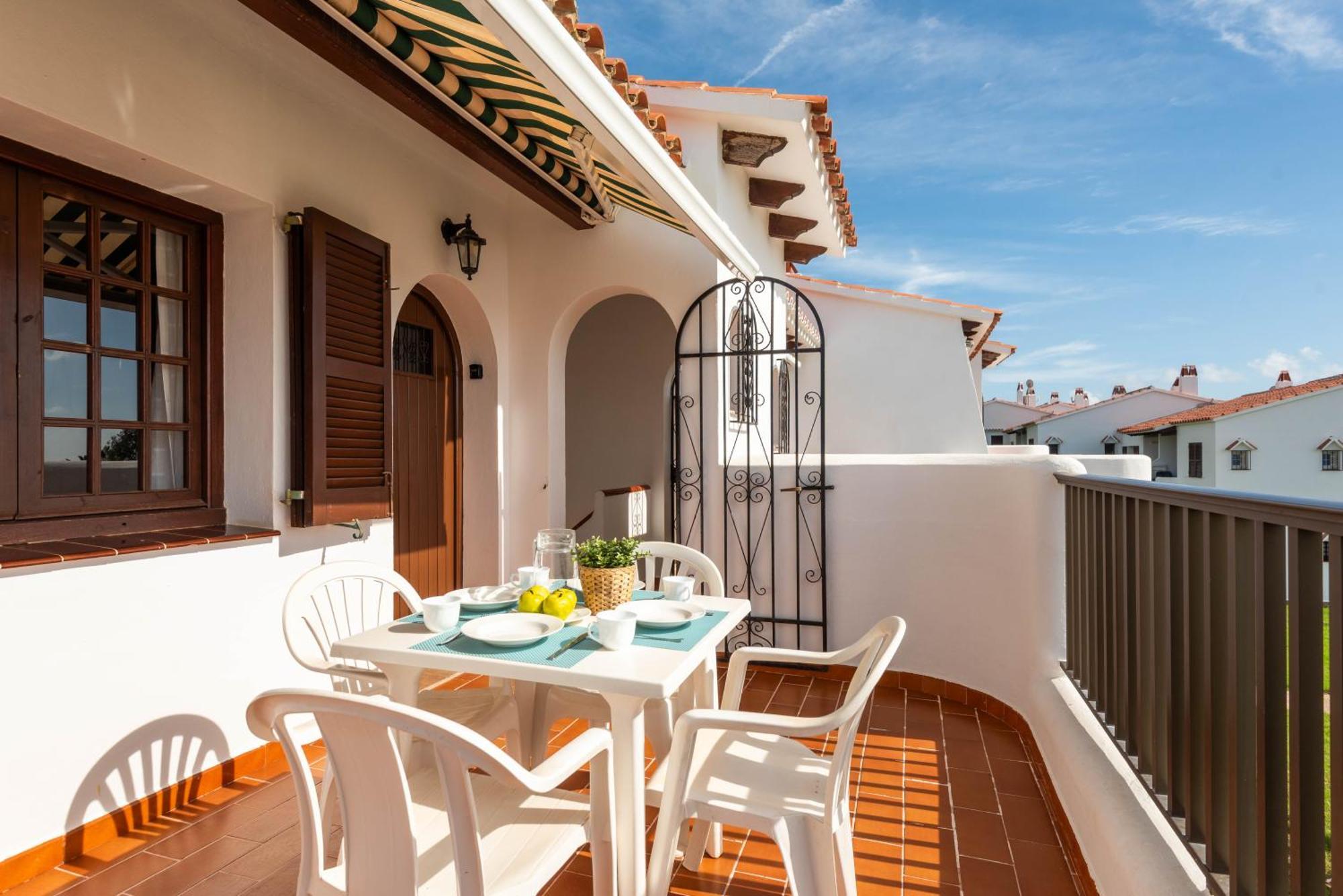 Apartamentos En Son Bou Exterior photo