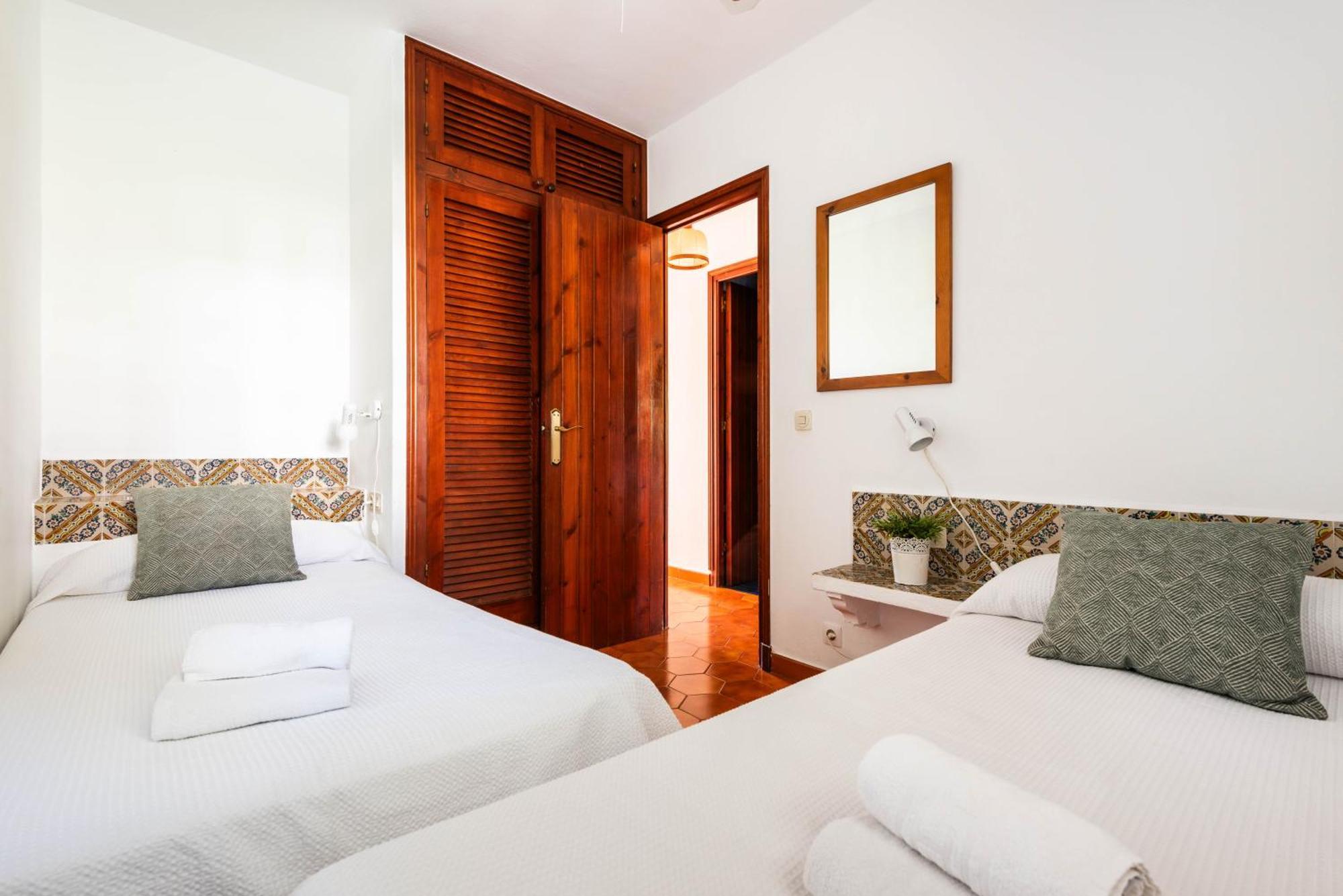Apartamentos En Son Bou Exterior photo