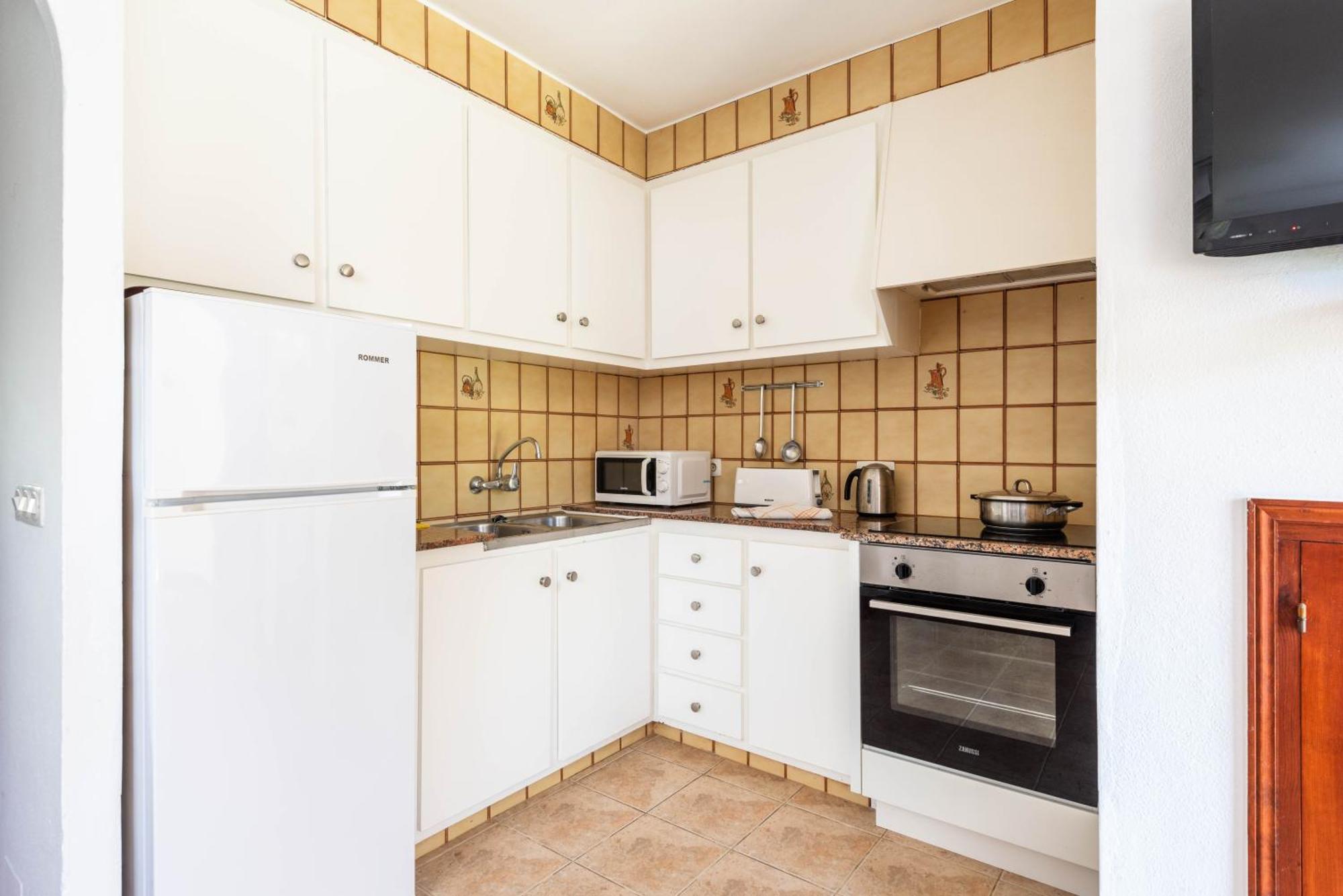 Apartamentos En Son Bou Exterior photo